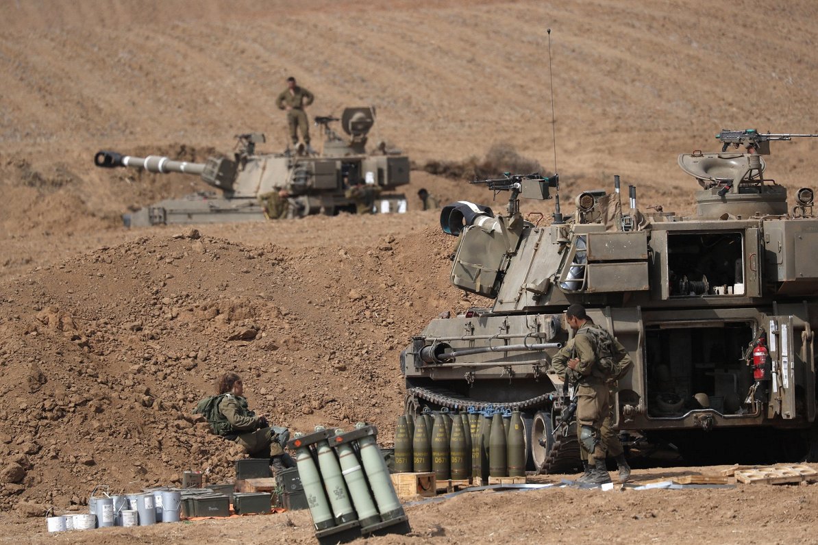 Izraēlas spēki patrulē pie robežas ar Gazas joslu