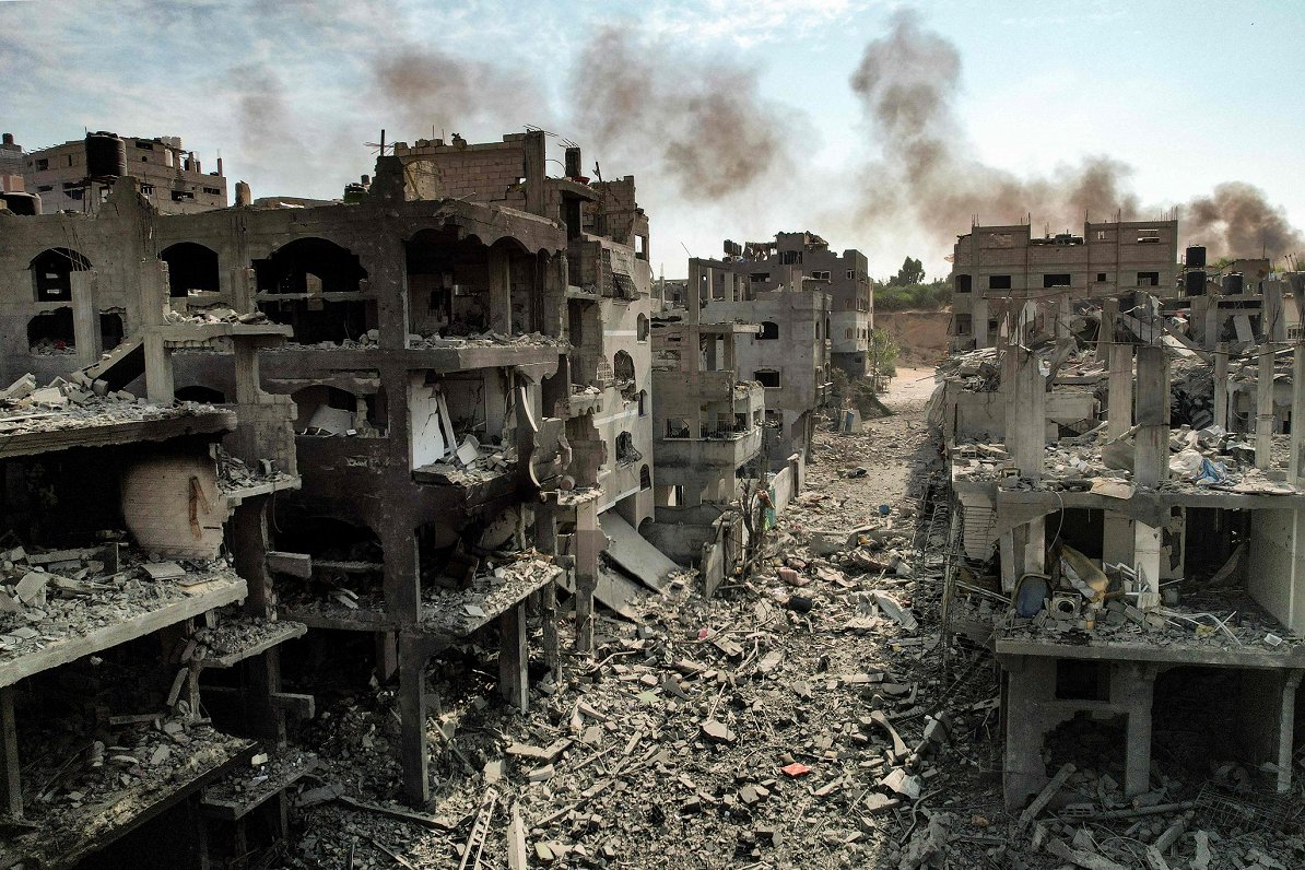 Gazas joslā gruvešos pārvērstās ēkas pēc Izraēlas pretuzbrukuma