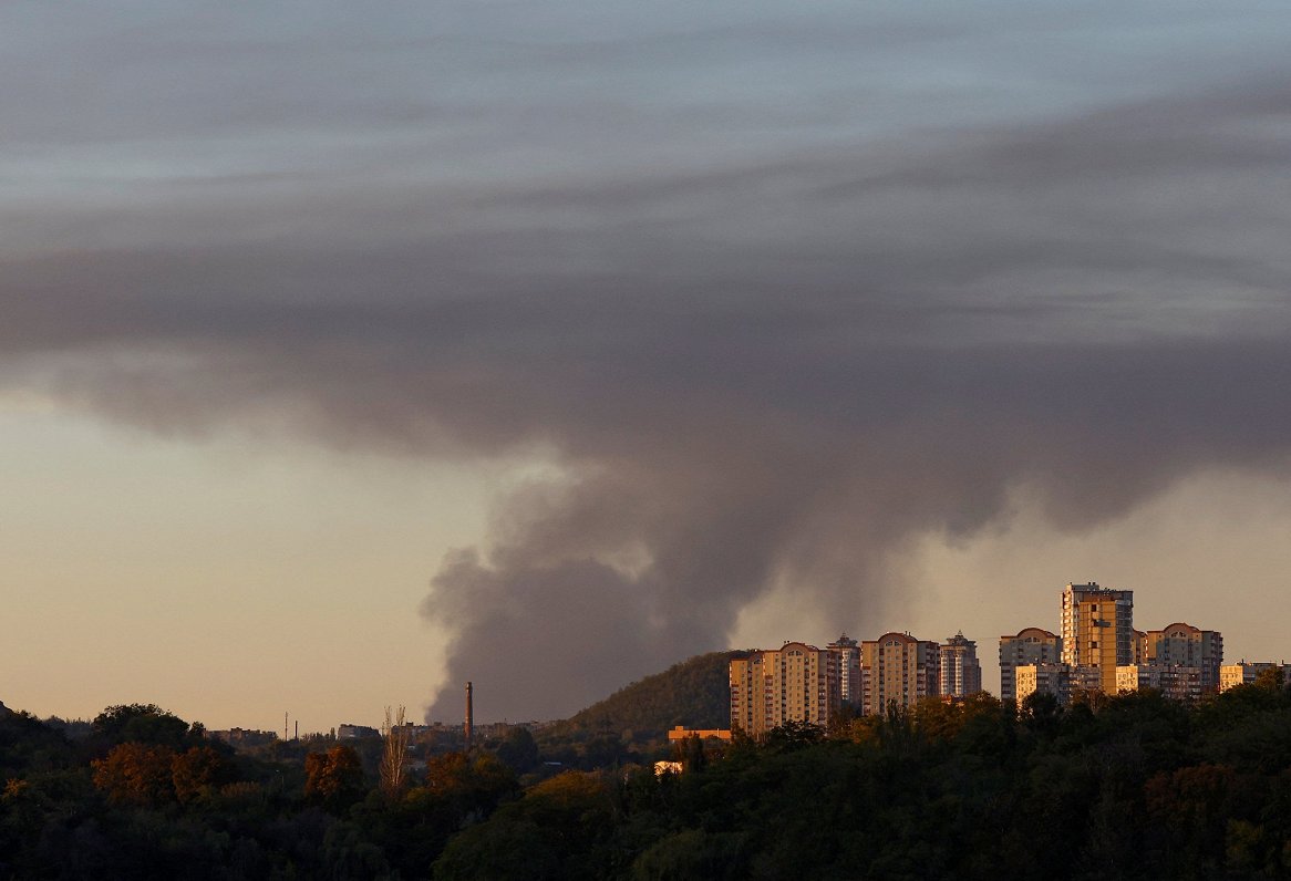 Дым со стороны Авдеевки. Украина, временно оккупированный Донецк. 11.10.2023