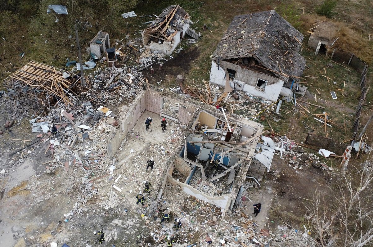 Civiliedzīvotāju mājas pēc Krievijas uzbrukuma Hrozas ciemam Ukrainā