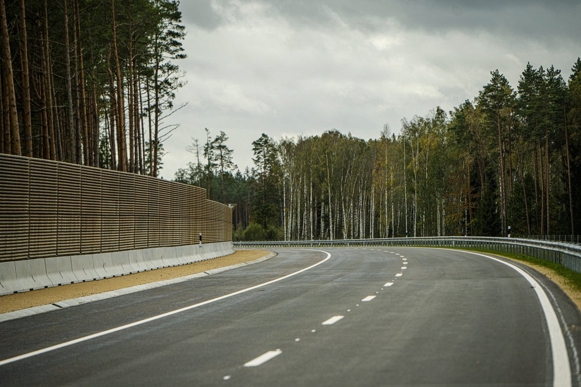 Skaņas barjera uz autoceļa.