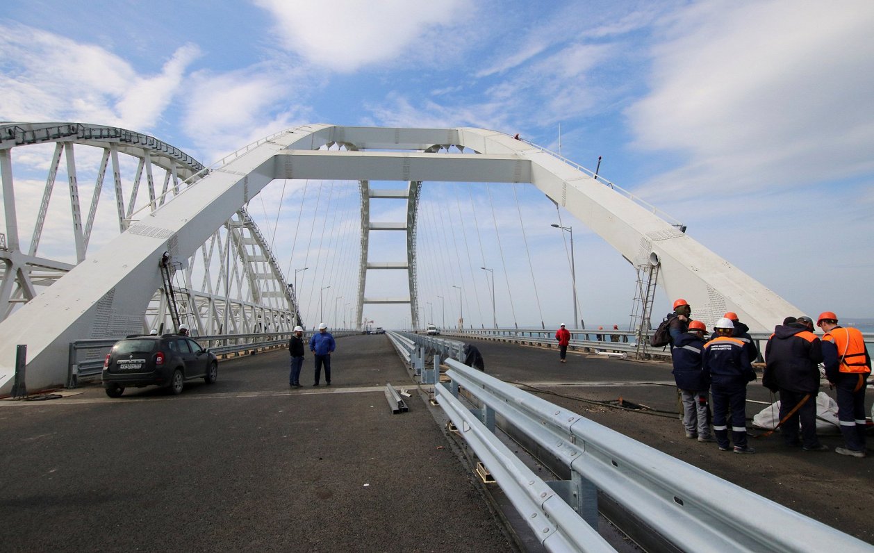 На Крымском мосту