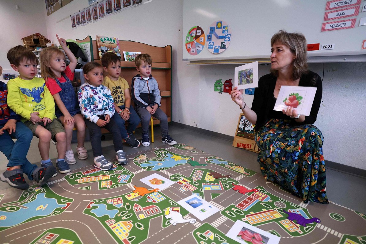bērnudārza audzēkņi apgūst elzasiešu valodu Brumatā, Francijas austrumos