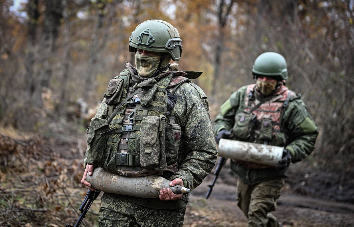 Ilustratīvs attēls: Krievijas artilērijas vienības karavīri