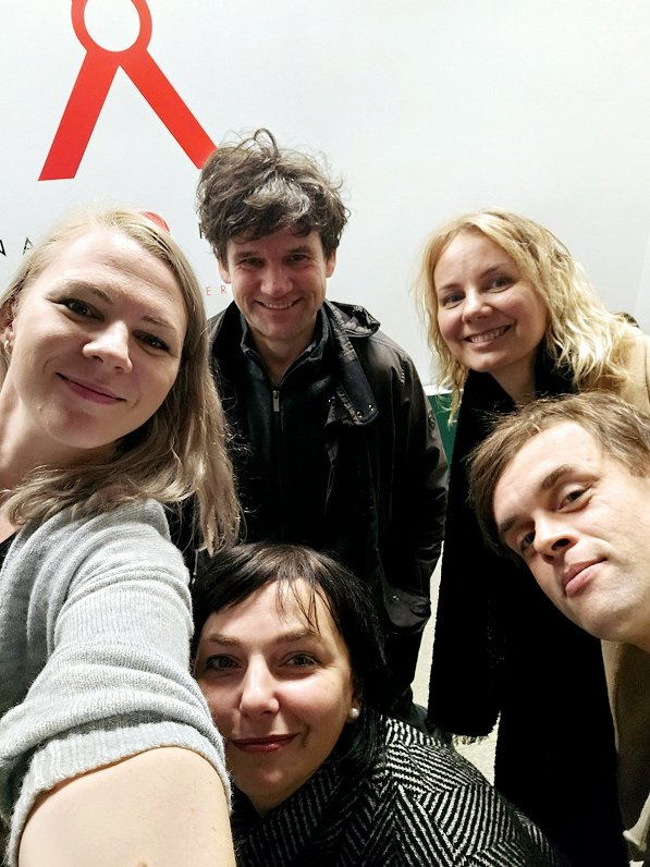 No kreisās: Ieva Jurga, Una Rozenbauma, Vilis Daudziņš, Zane Ozoliņa un Linards Kalniņš