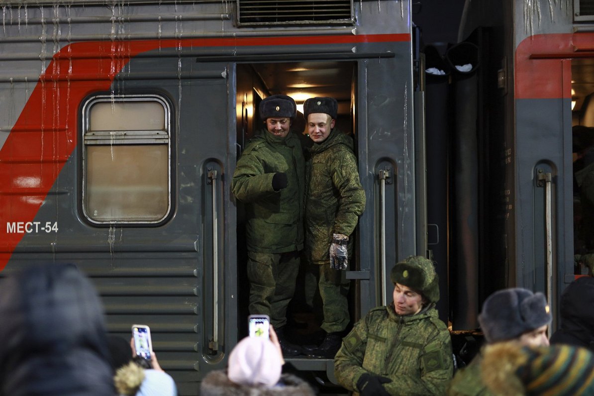 Mobilizēto krievu karavīru pavadīšanas ceremonija Krievijas pilsētā Tjumeņā