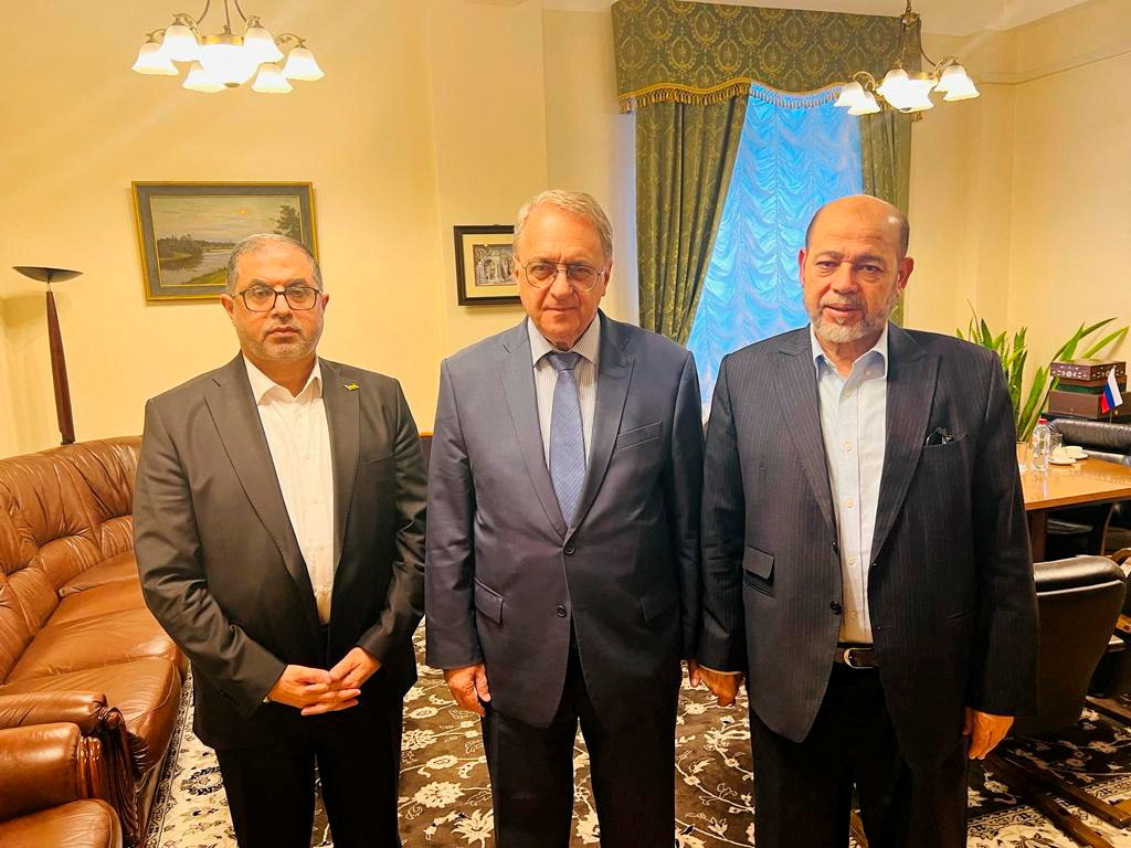 Hamas augstākā līmeņa amatpersonas Basems Naims un Musa Abu Marzuks kopā ar Krievijas ārlietu minist...