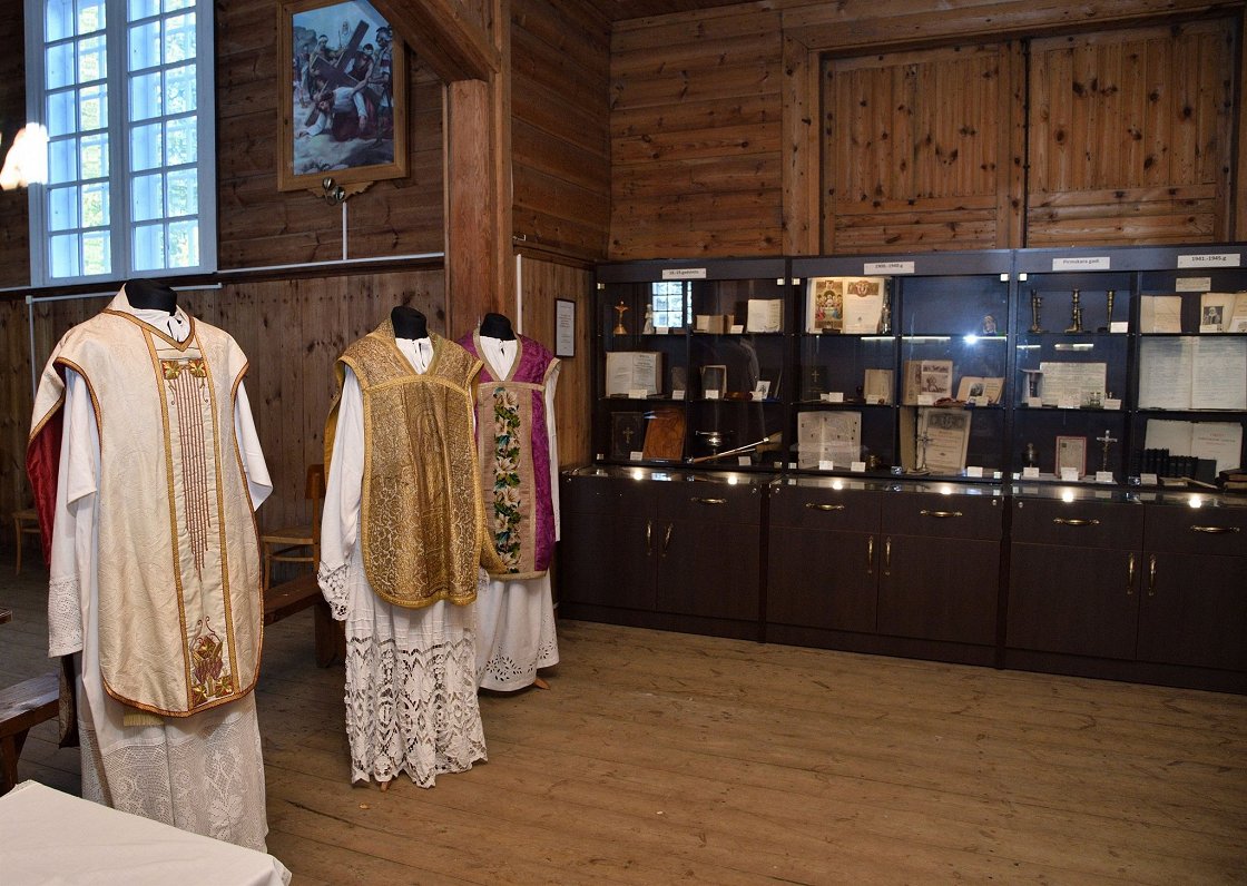 Apbedīšanas rituālu ekspozīcija Silenes baznīcā