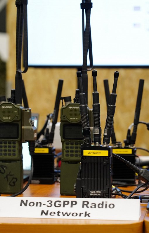 Ādažu militārajā bāzē testē nākotnes 5G sakaru tīklu tehnoloģijas