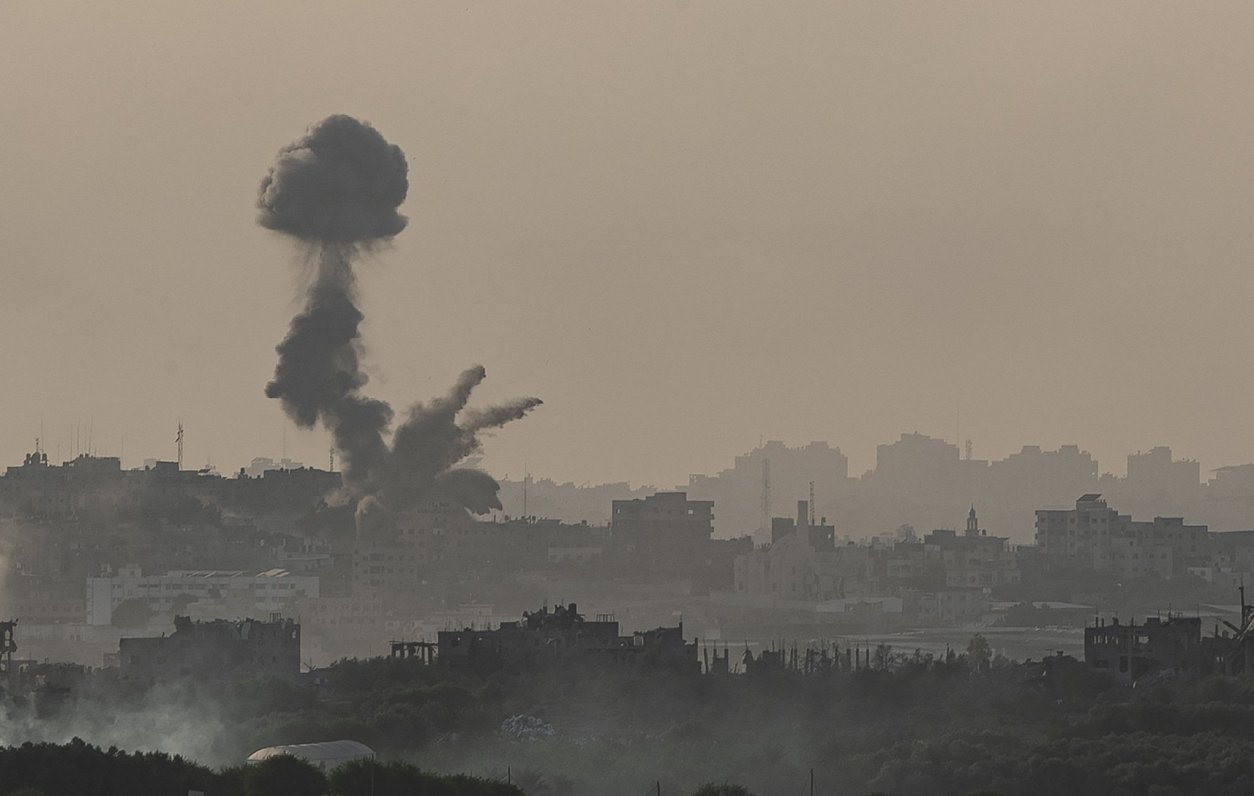 Dūmi pēc apšaudes Gazas joslā, 31.10.2023.
