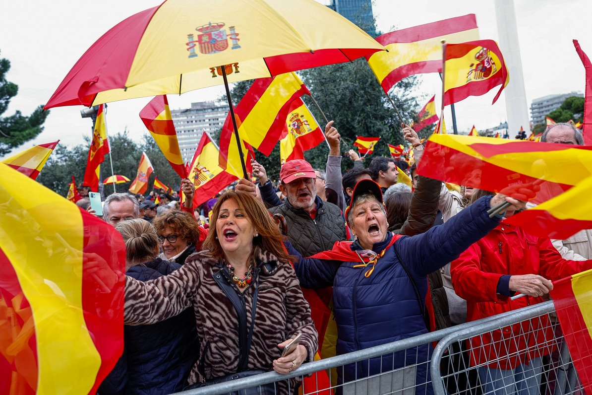Spānijas Tautas partijas atbalstītāji protestē pret iespējamo amnestiju 2017. gada Katalonijas neatk...
