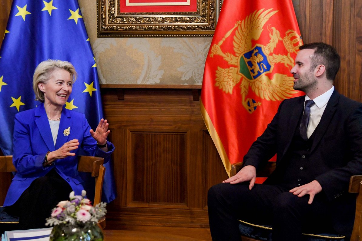 Eiropas Komisijas prezidente Urzula fon der Leiena ar Melnkalnes premjeru Milojko Spajiču