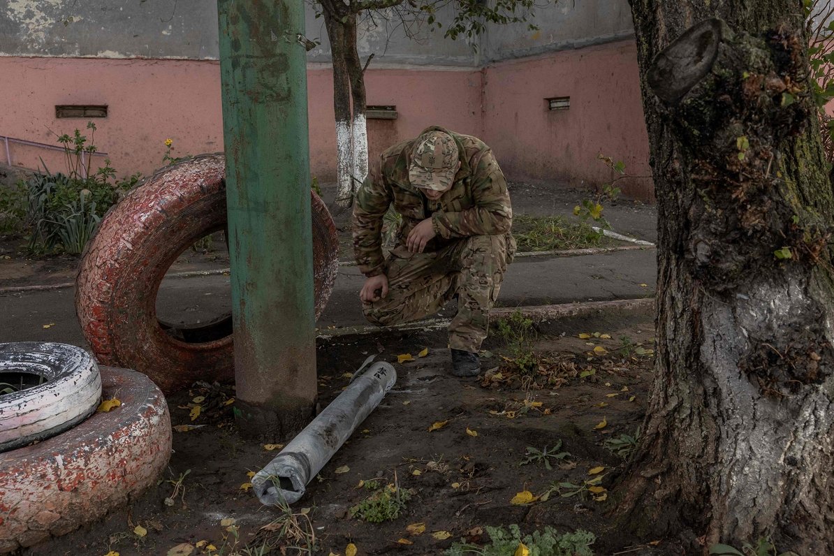 Часть снаряда. Украина, Херсон. Снимок сделан 30.10.2023