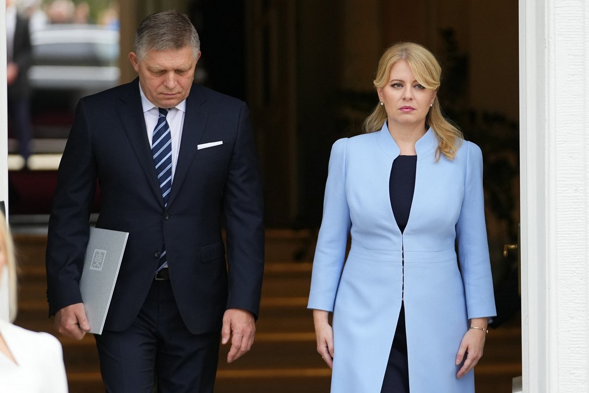 Slovākijas prezidente Zuzana Čaputova un jaunais premjers Roberts Fico, 2023. gada 25. oktobrī