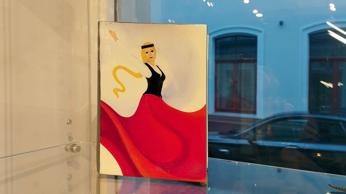 Выставка «Чистый цвет» в рижском Музее фарфора