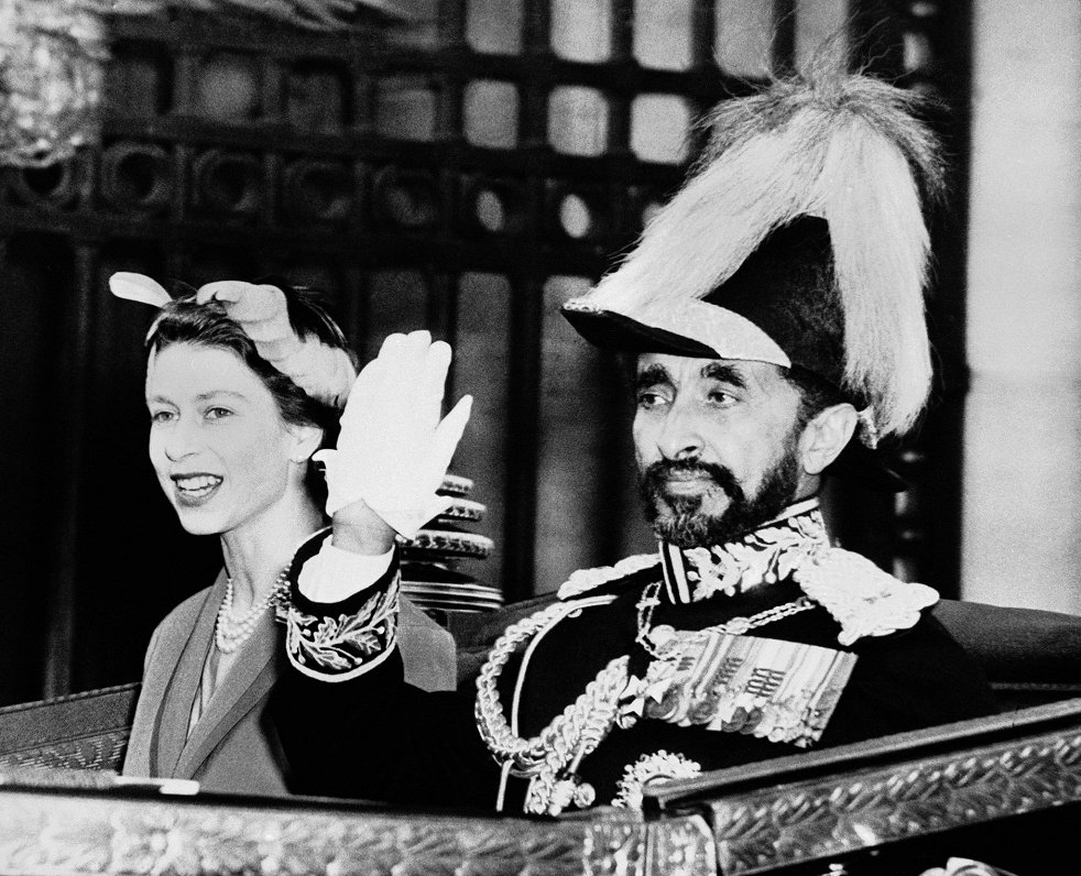 Anglijas karaliene Elizabete viesojas Etiopijā. 1954. gads.