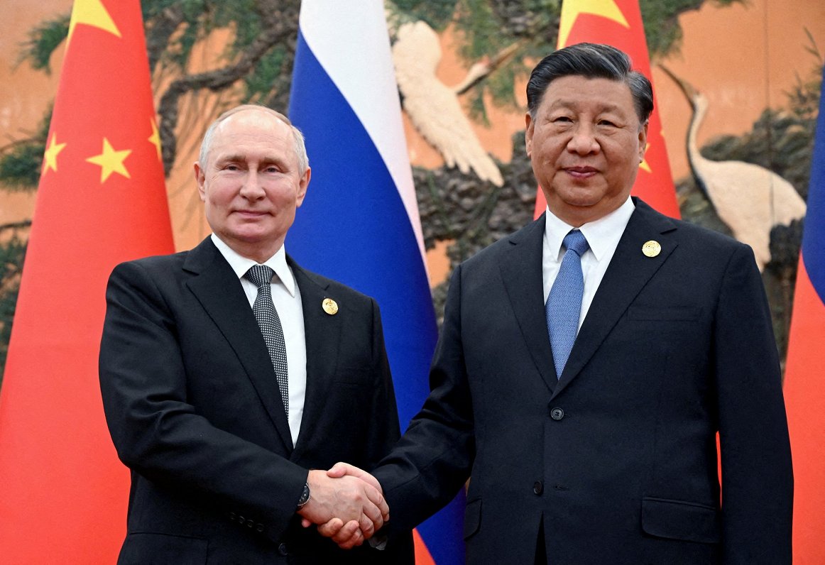 Krievijas līderis Vladimirs Putins un Ķīnas prezidents Sji Dzjiņpins