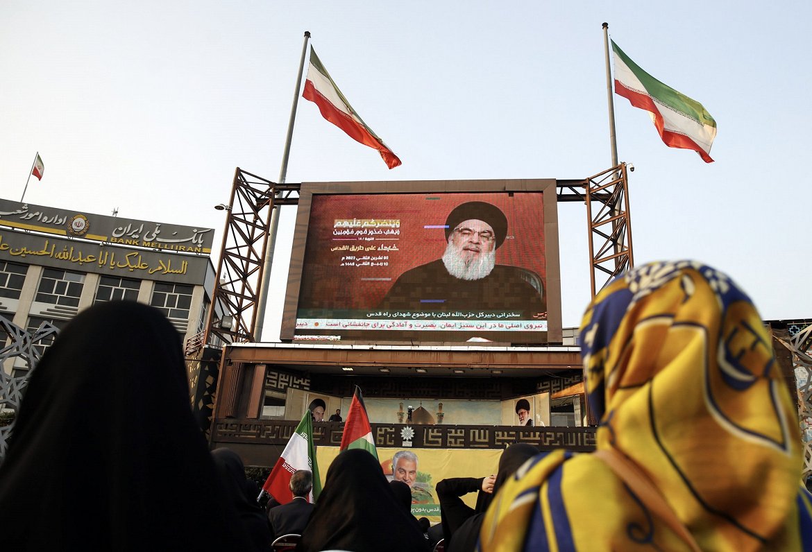 Irānas galvaspilsētā Teherānā palestīniešu atbalstītāji klausās &quot;Hizbullāh&quot; vadoņa Hasana...