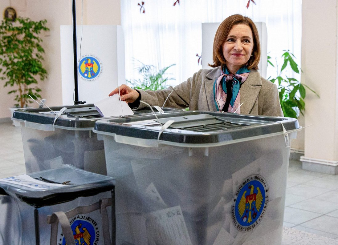 Moldovas prezidente Maija Sandu balso pašvaldību vēlēšanās