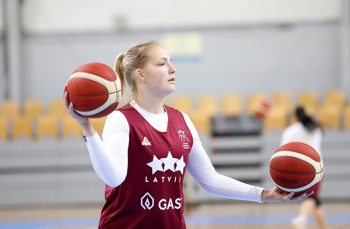 Laura Meldere sieviešu basketbola valstsvienība treniņā