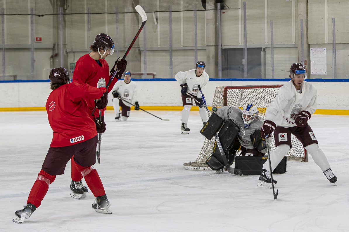 Latvijas hokeja valstsvienība treniņā