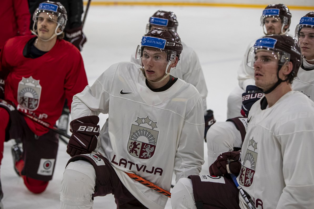 Latvijas hokeja valstsvienība treniņā