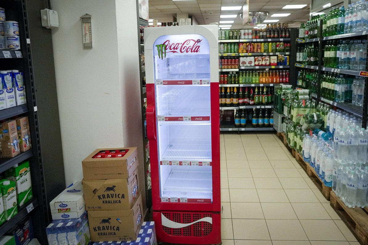Horvātijas galvaspilsētā Zagrebā no ledusskapja izņemta &quot;Coca-Cola&quot; produkcija