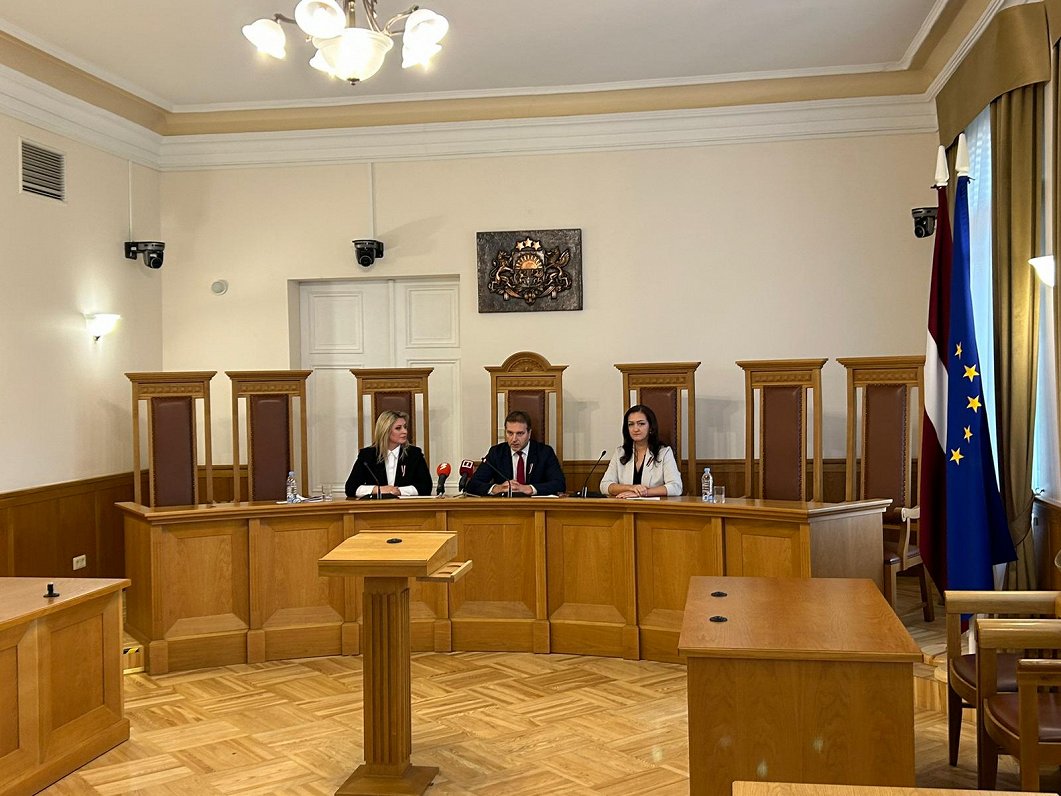 Satversmes tiesas preses konference par lēmumu