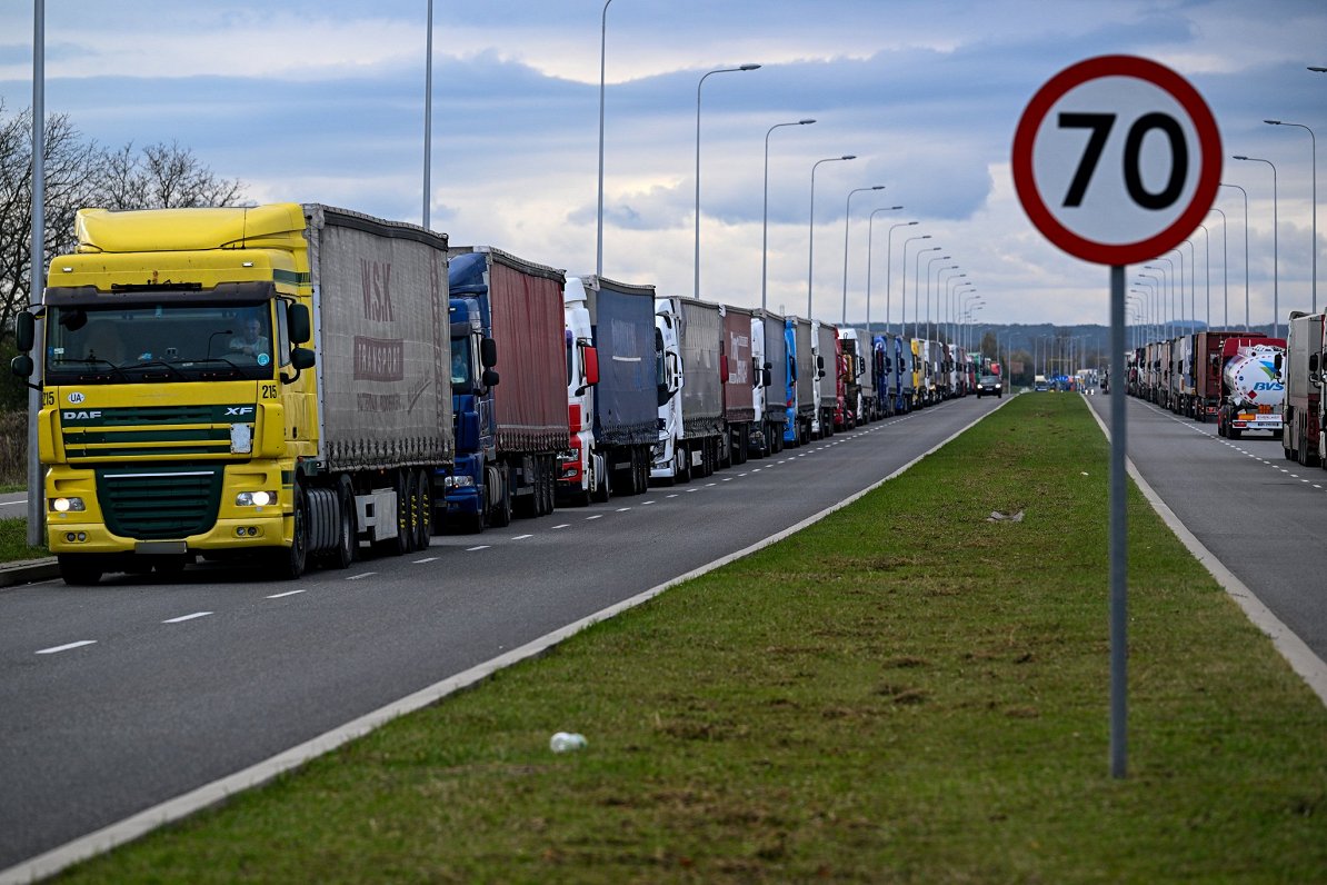 Очереди грузовых фур на польско-украинской границе.