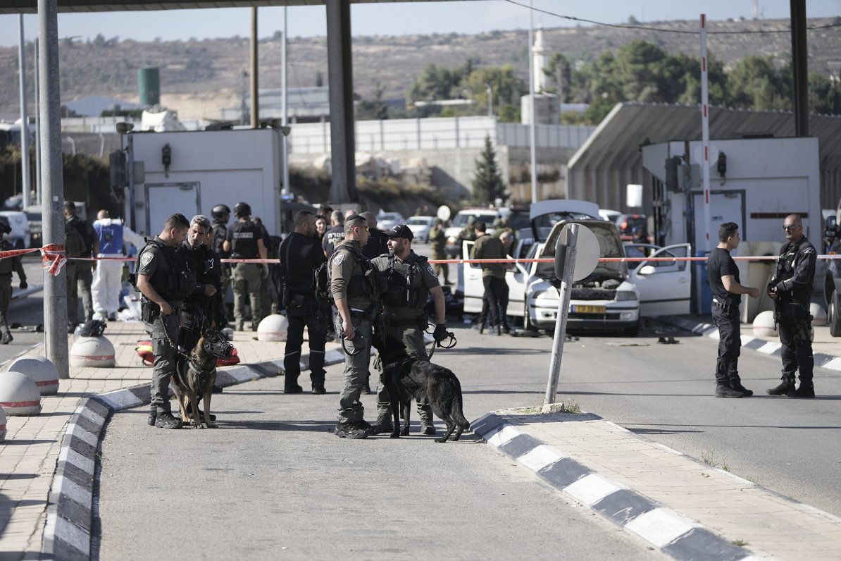 Izraēlas policija pie kontrolpunkta netālu no Jeruzalemes