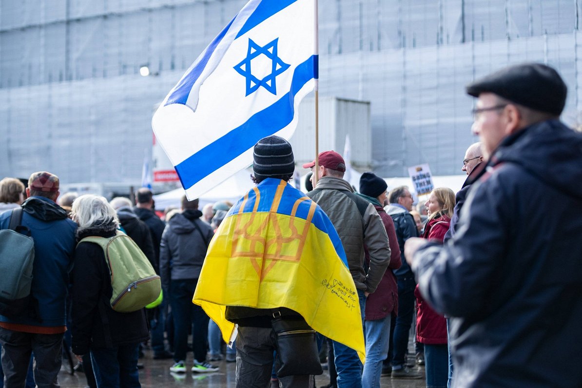 Izraēlas atbalstītāju demonstrācija Vācijas pilsētā Ķelnē