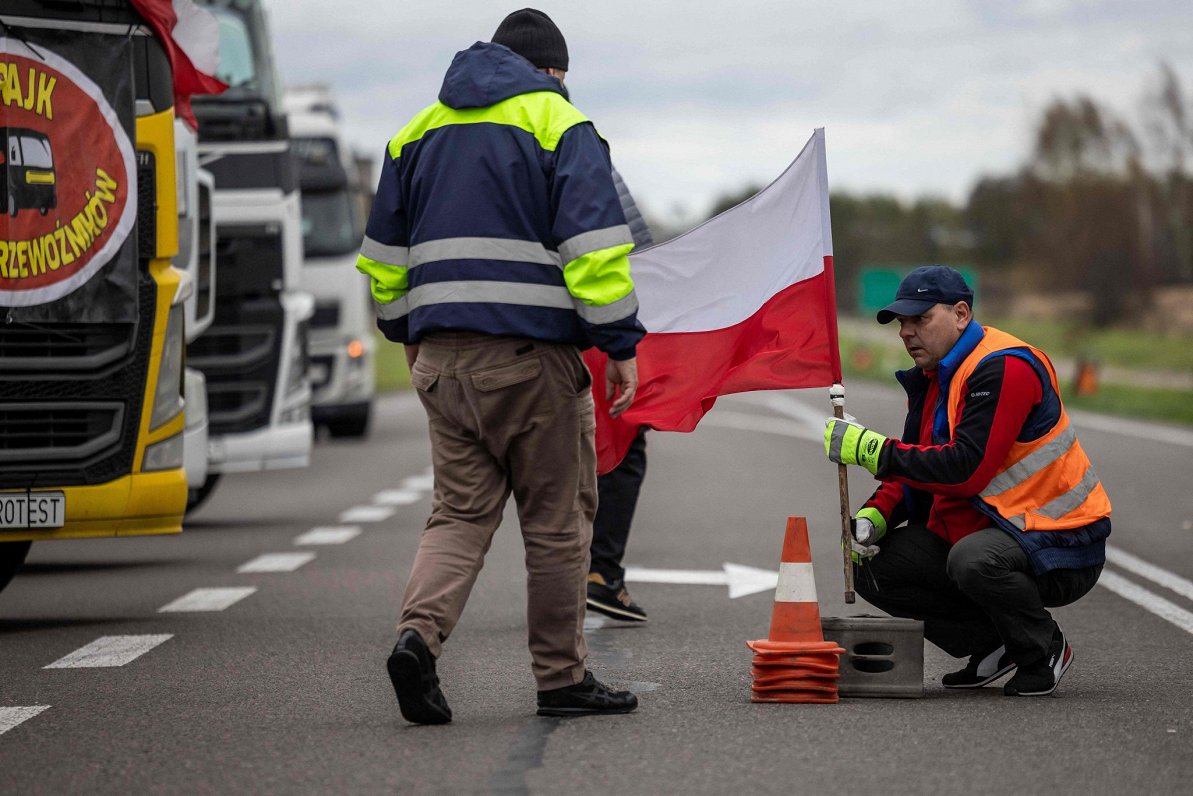 Poļu protestētāji pie valsts robežas ar Ukrainu