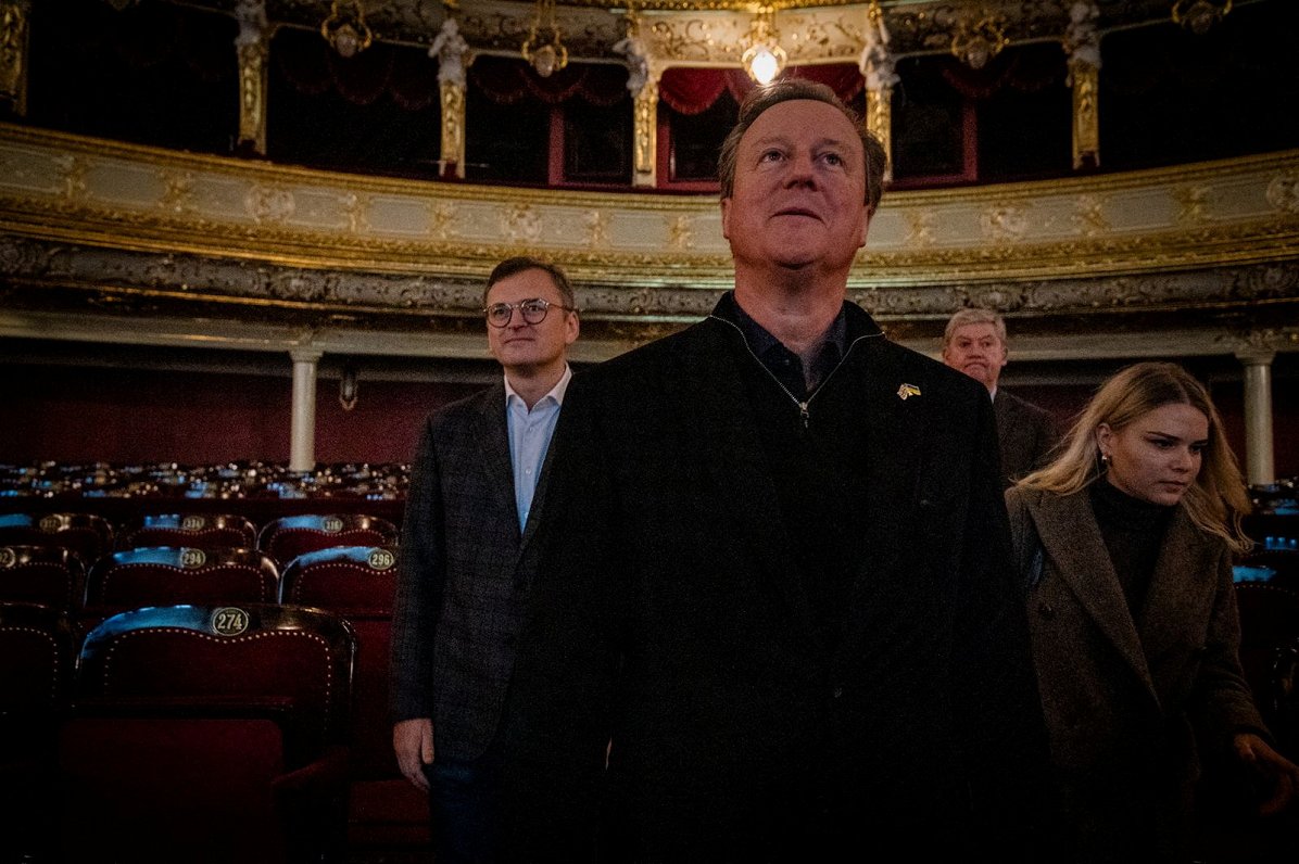Lielbritānijas ārlietu ministrs Deivids Kamerons ceturtdien aplūkoja arī Odesas operu