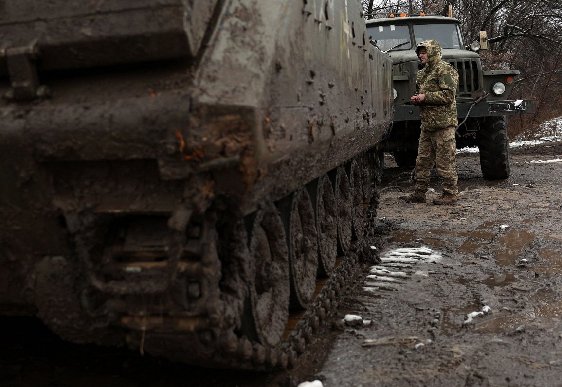 Ukrainas armijas tehnika Doneckas dubļos