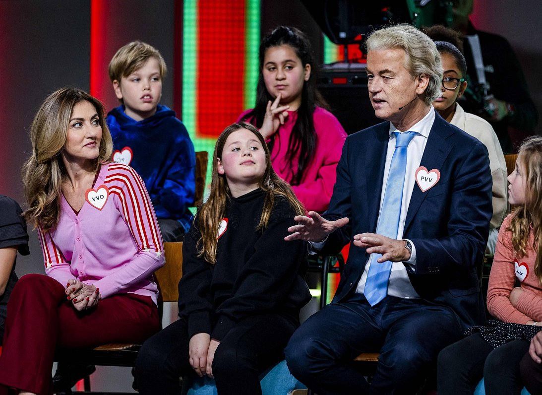 Nīderlandes politiķi piedalās jauniešu telekanāla rīkotās debatēs