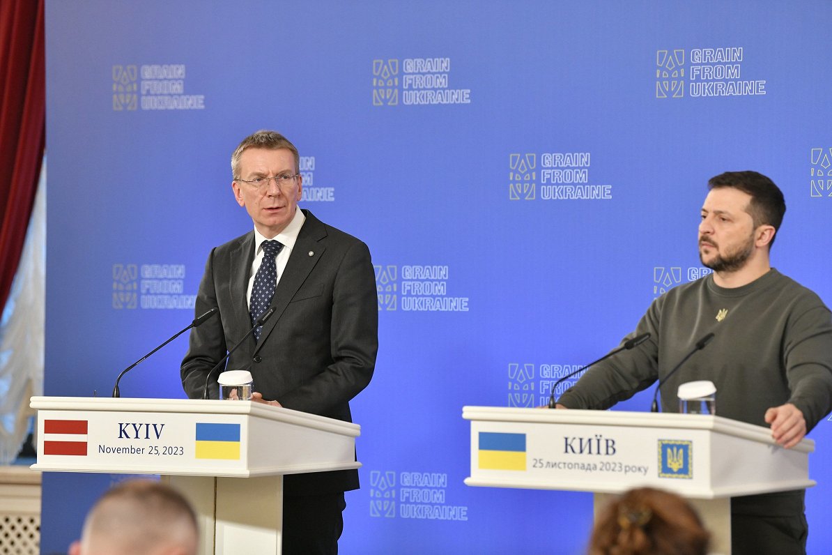 Valsts prezidents Edgars Rinkēvičs vizītes laikā Kijivā ar Ukrainas prezidentu Volodimiru Zelenski