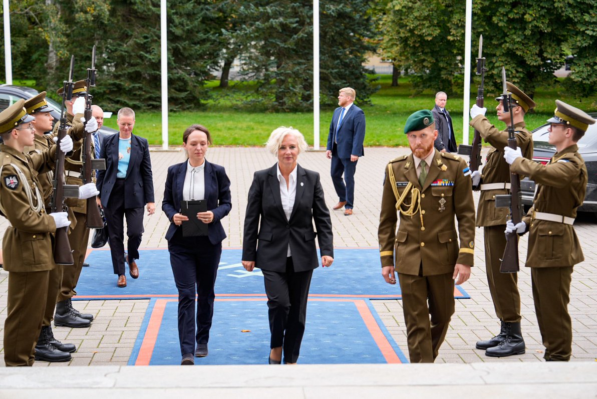 Saeimas priekšsēdētāja Daiga Mieriņa Tallinā tiekas ar Igaunijas prezidentu Alaru Karisu (Alar Karis...