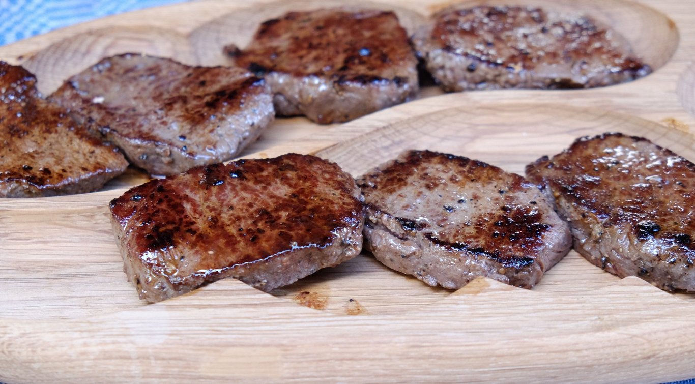Sandras Icakas pasniegtais brieža gaļas steiks.