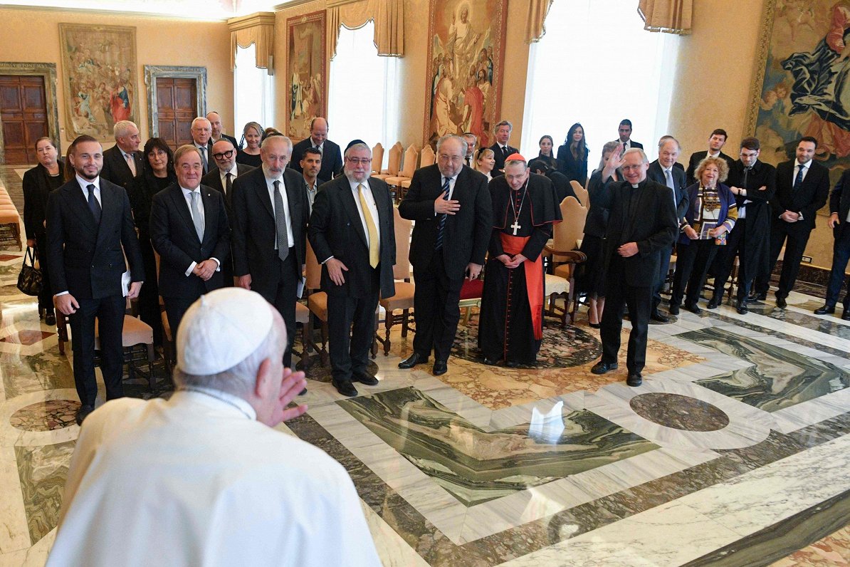 Pāvests Francisks tiekas ar Eiropas rabīniem