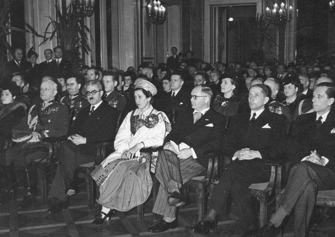 Kronenberga pils zāle ar viesiem. 18.11.1938