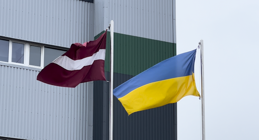 Флаги Латвии и Украины. Иллюстрация