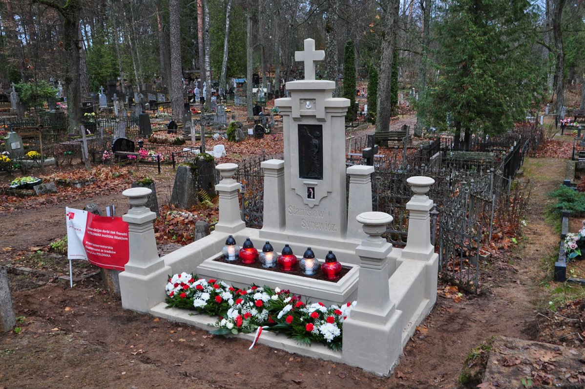 В Даугавпилсе реновировали могилу польского дипломата Станислава Сыревича