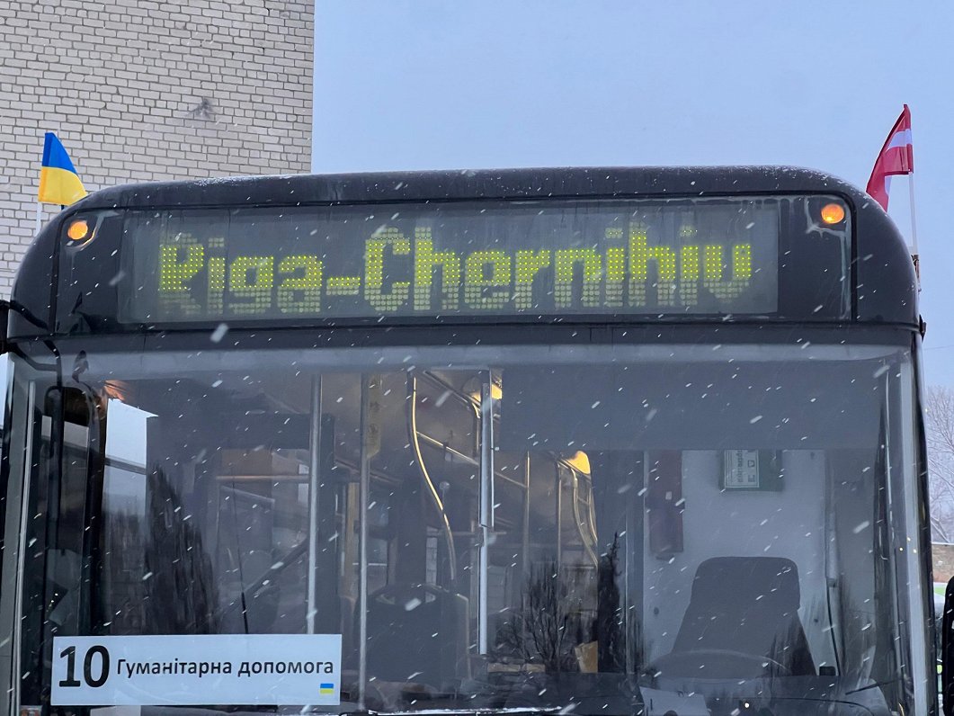 Latvija uz Ukrainu nosūta desmit papildu autobusus / Raksts
