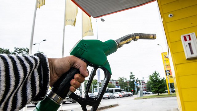 Rīgā degvielas cenas nemainās, bet Viļņā un Tallinā samazinās