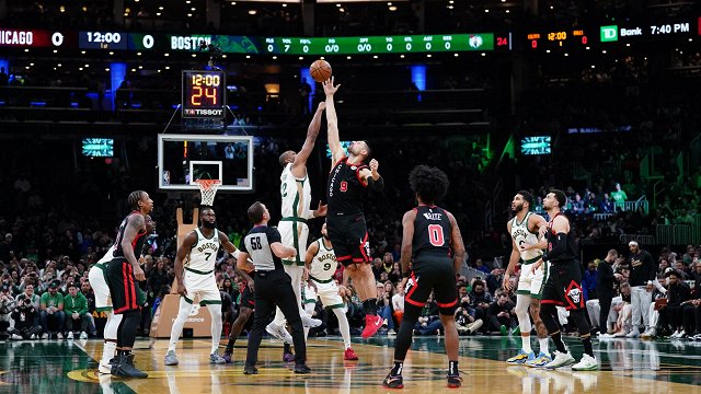 «Celtics» bez Porziņģa izcīna uzvaru un nodrošina vietu NBA kausa izslēgšanas turnīrā