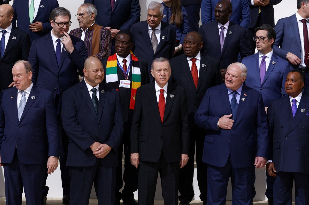 Baltkrievijas diktators Aleksandrs Lukašenko fotografējas kopā ar citu valstu līderiem ANO klimata s...
