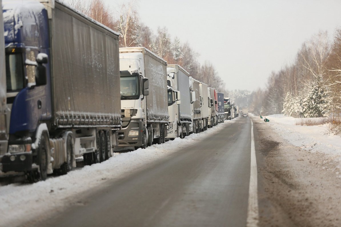 Kravas auto rindas pie Latvijas–Baltkrievijas robežpunkta &quot;Pāternieki»&quot;