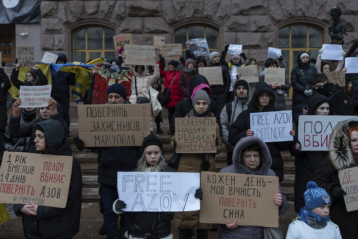 Demonstrācija Kijivas centrā par Krievijas armijas gūstā esošo karavīru atvešanu mājās.