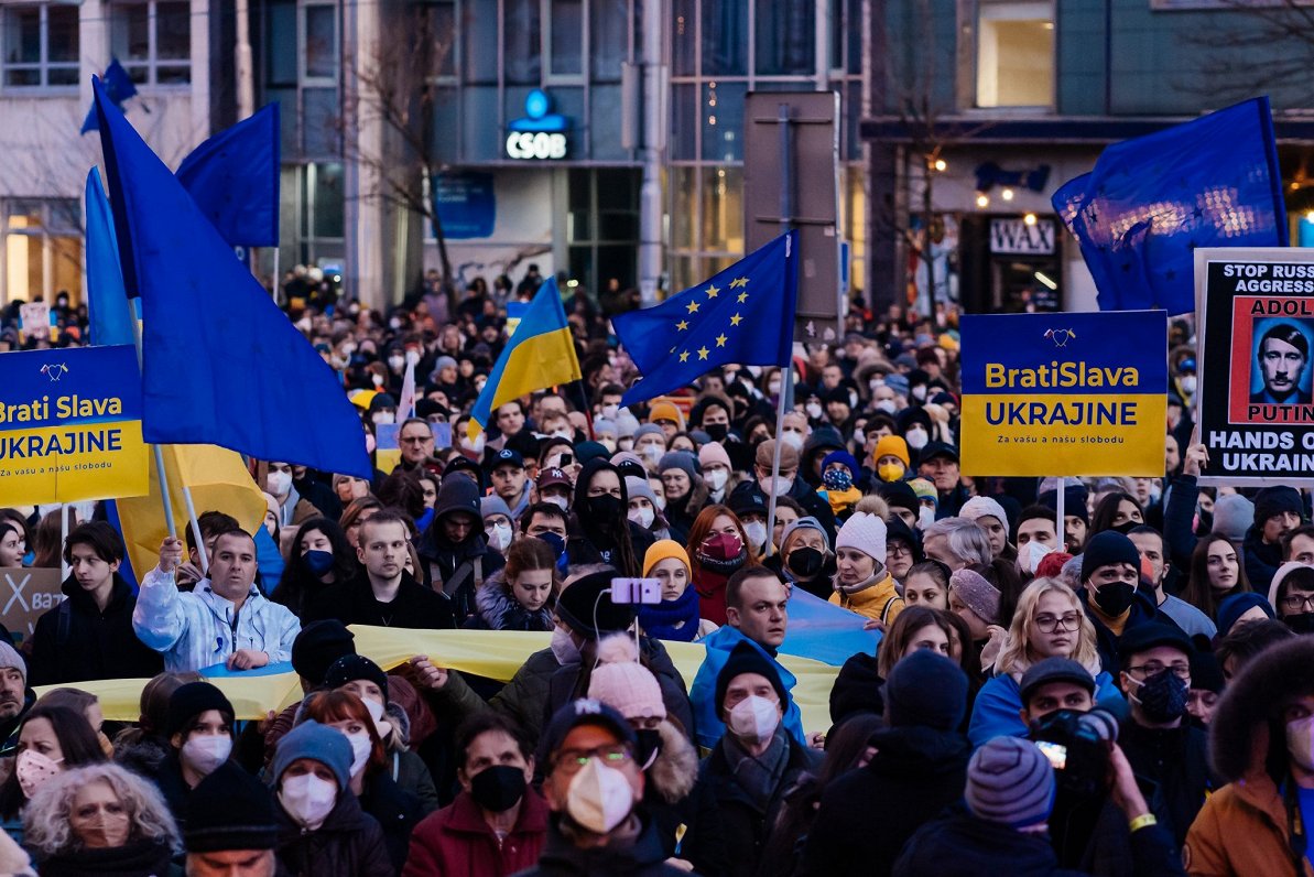 &quot;Mier Ukrajine&quot; rīkots gājiens Ukrainas atbalstam.