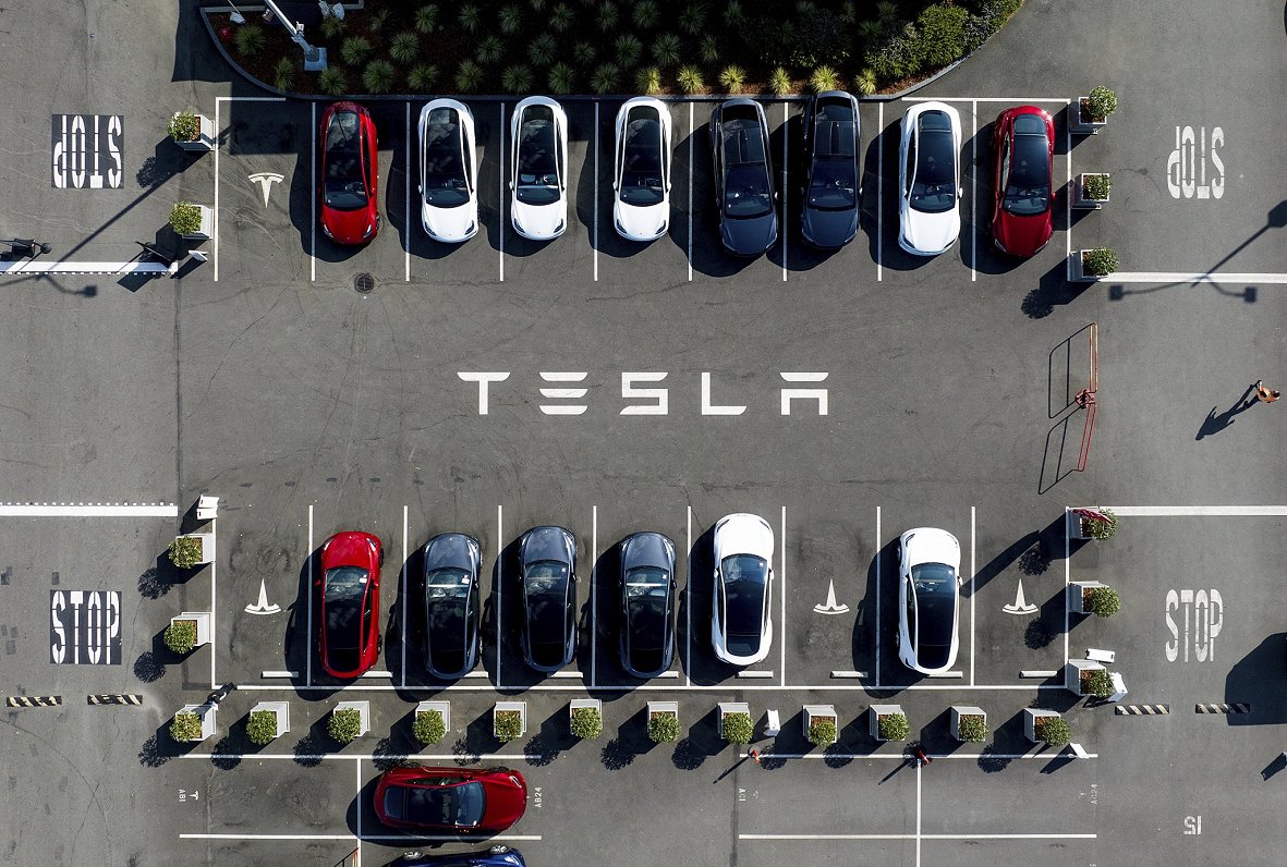 &quot;Tesla&quot; automašīnas